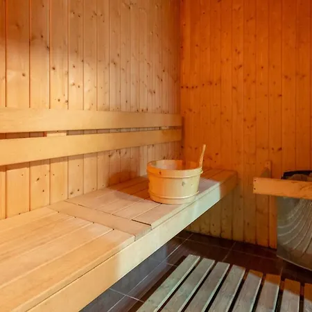 아파트 1bedroom On 2nd Floor With Kitchen Fv *