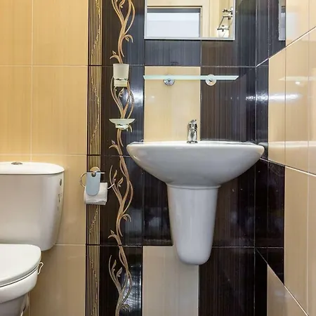 아파트 1bedroom On 2nd Floor With Kitchen Fv *