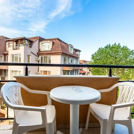 1bedroom On 2nd Floor With Kitchen Fv